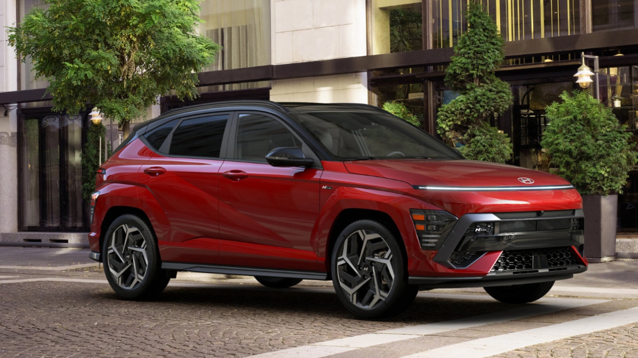 vue latérale avant d'une Hyundai Kona 2025