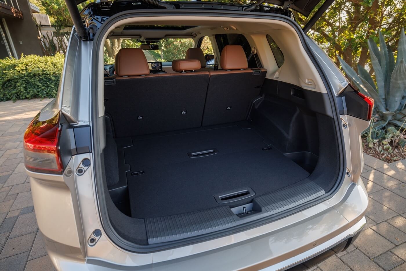 Coffre ouvert du Nissan Rogue 2025.