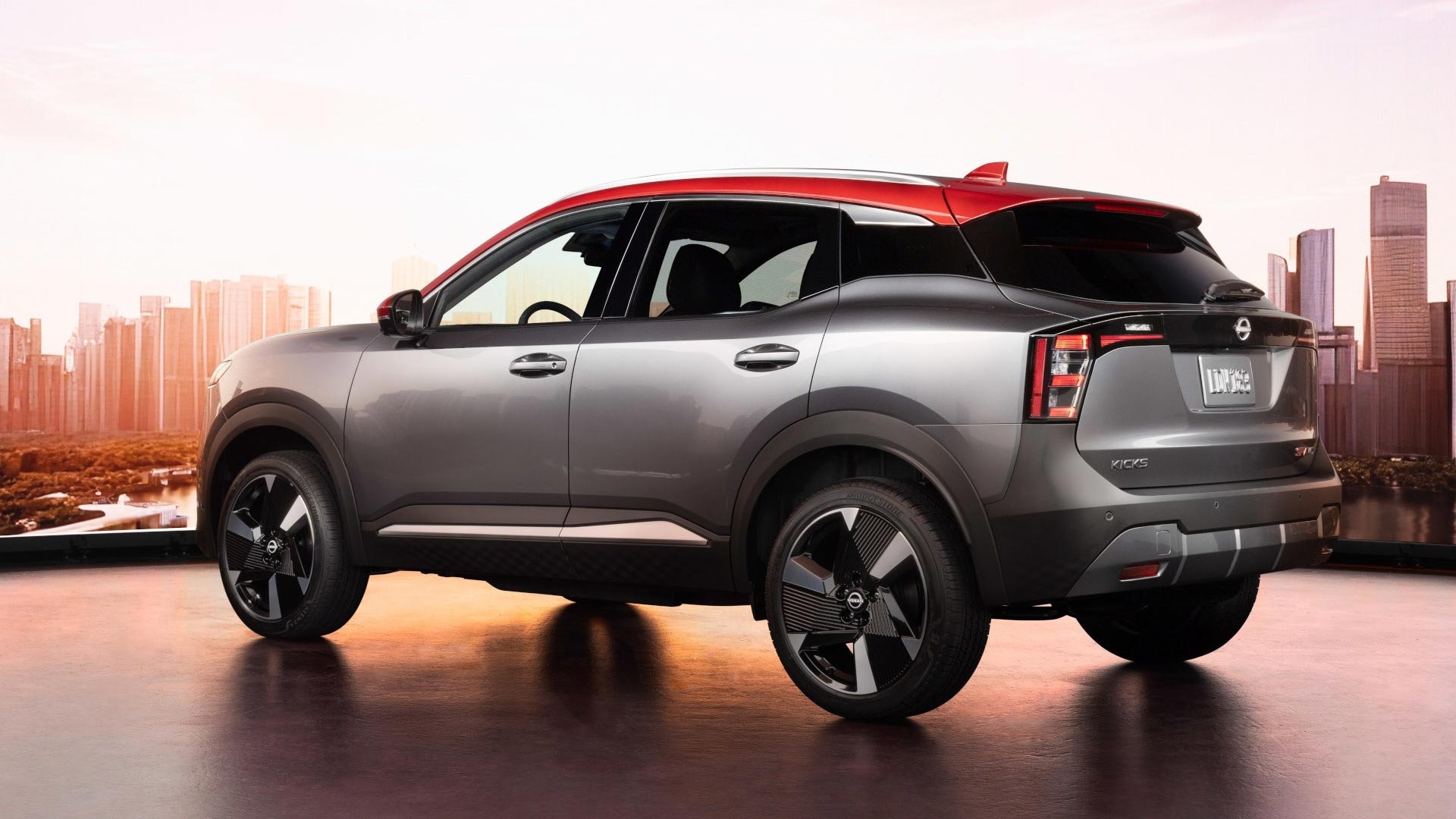 Vue 3/4 arrière du Nissan Kicks 2025.