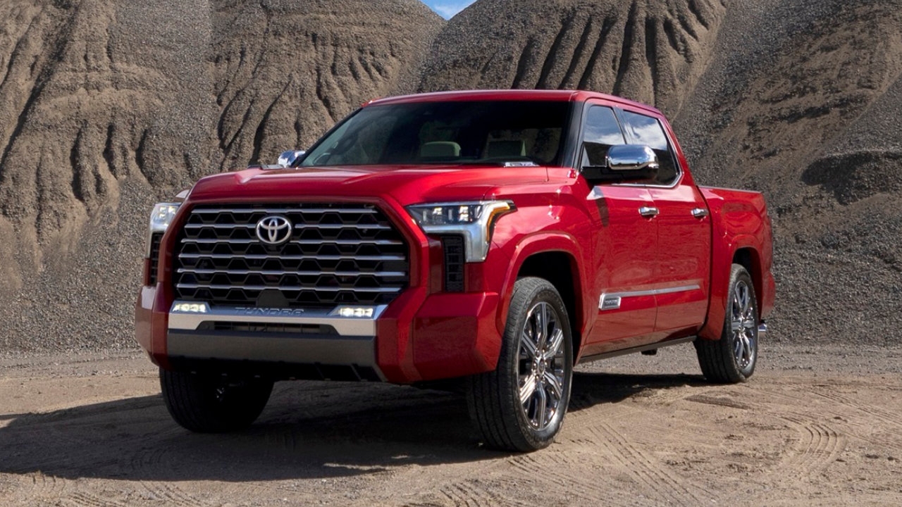 vue latérale avant d'une Toyota Tundra 2025